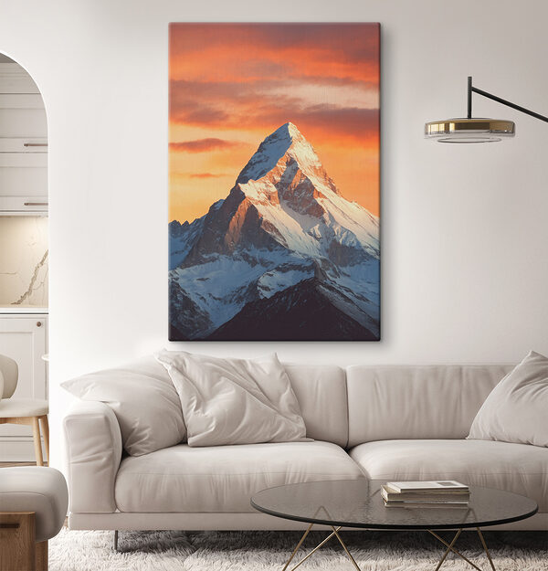 Berg met sneeuw op de top Berg met sneeuw op de top