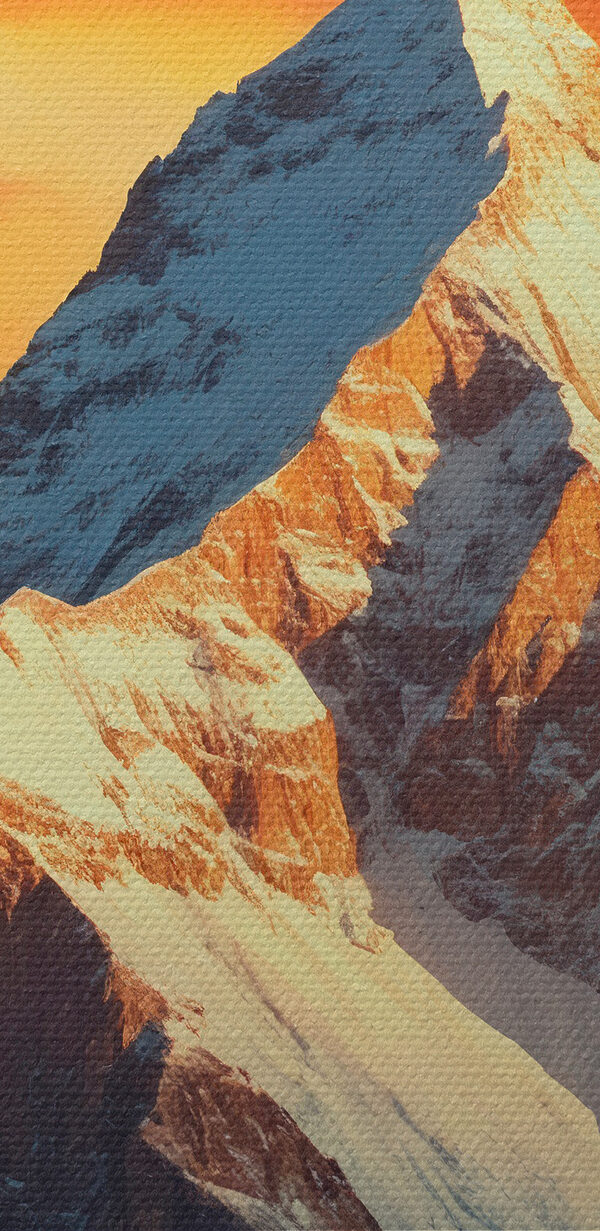 Berg met sneeuw op de top Berg met sneeuw op de top