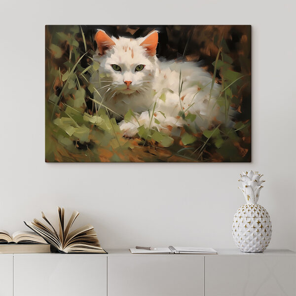 Witte kat ligt in het gras Witte kat ligt in het gras