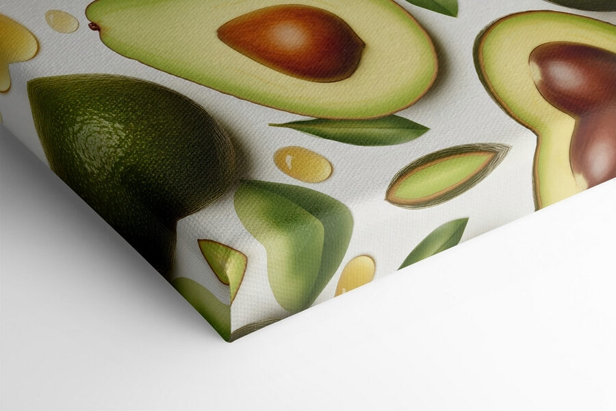 Avocado's en avocado's met bladeren en waterdruppels