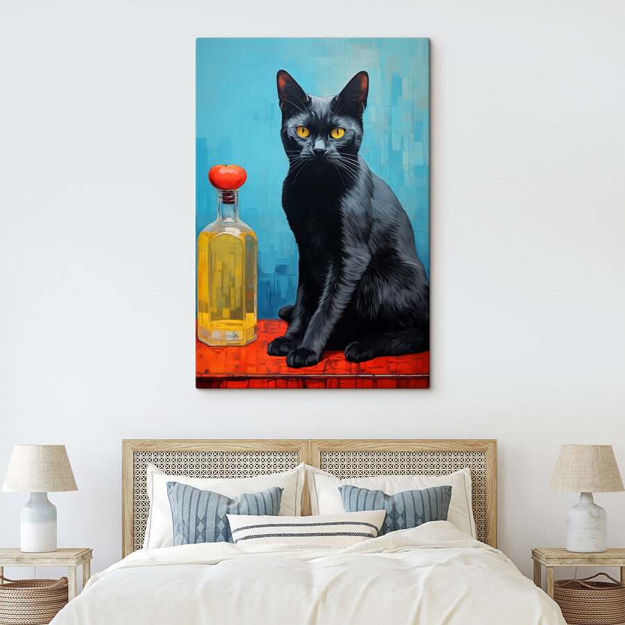Zwarte kat naast een fles vloeistof Zwarte kat naast een fles vloeistof