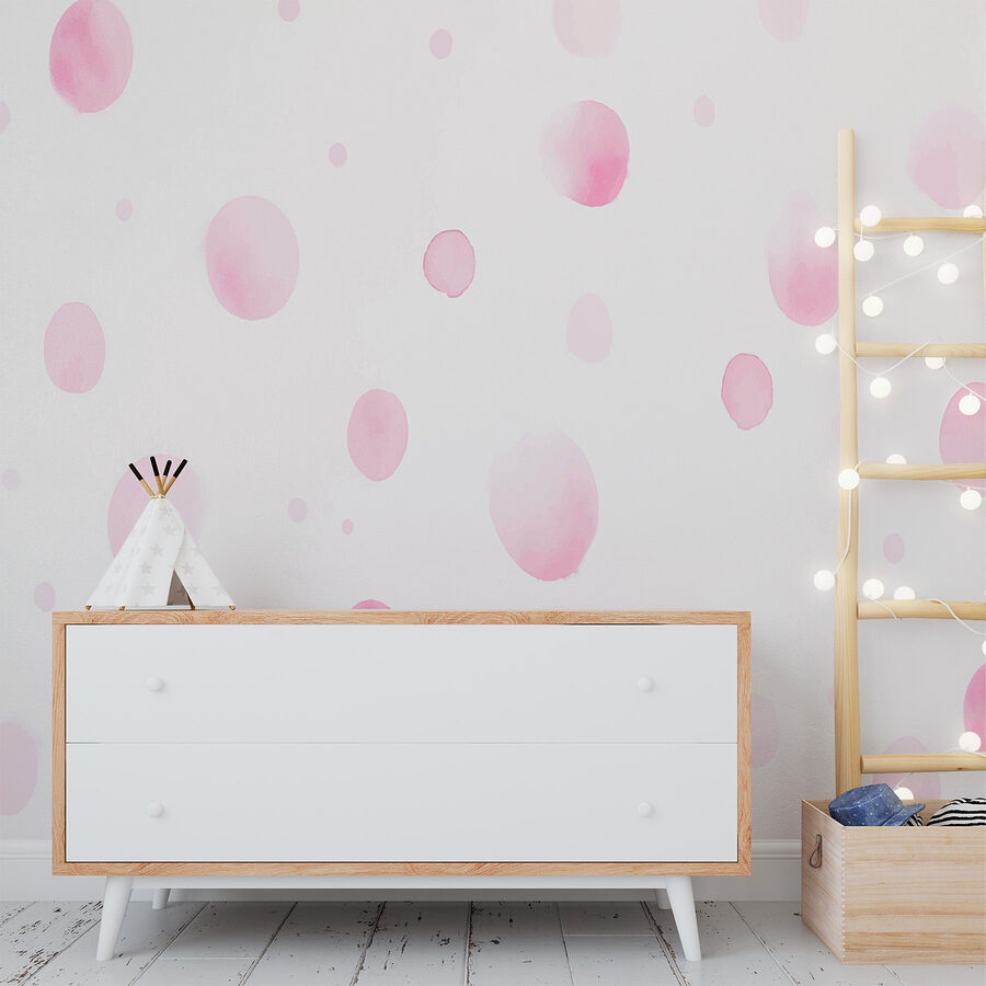 Roze en wit stippenbehang