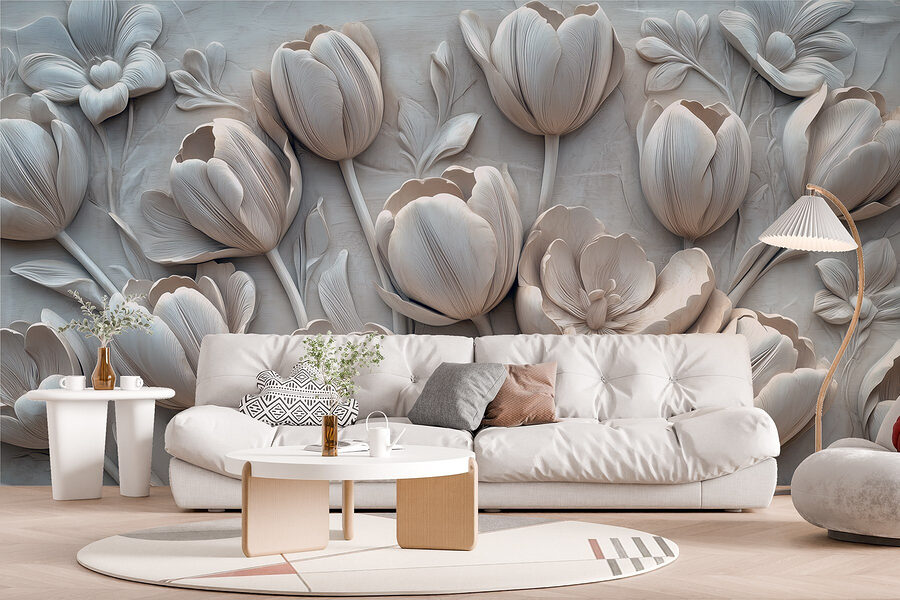 Snijwerk van witte bloemen op een muur