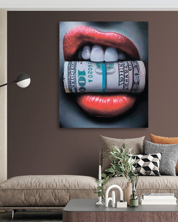 Close-up van een vrouw’s mond met een opgerold dollarbiljet Close-up van een vrouw’s mond met een opgerold dollarbiljet