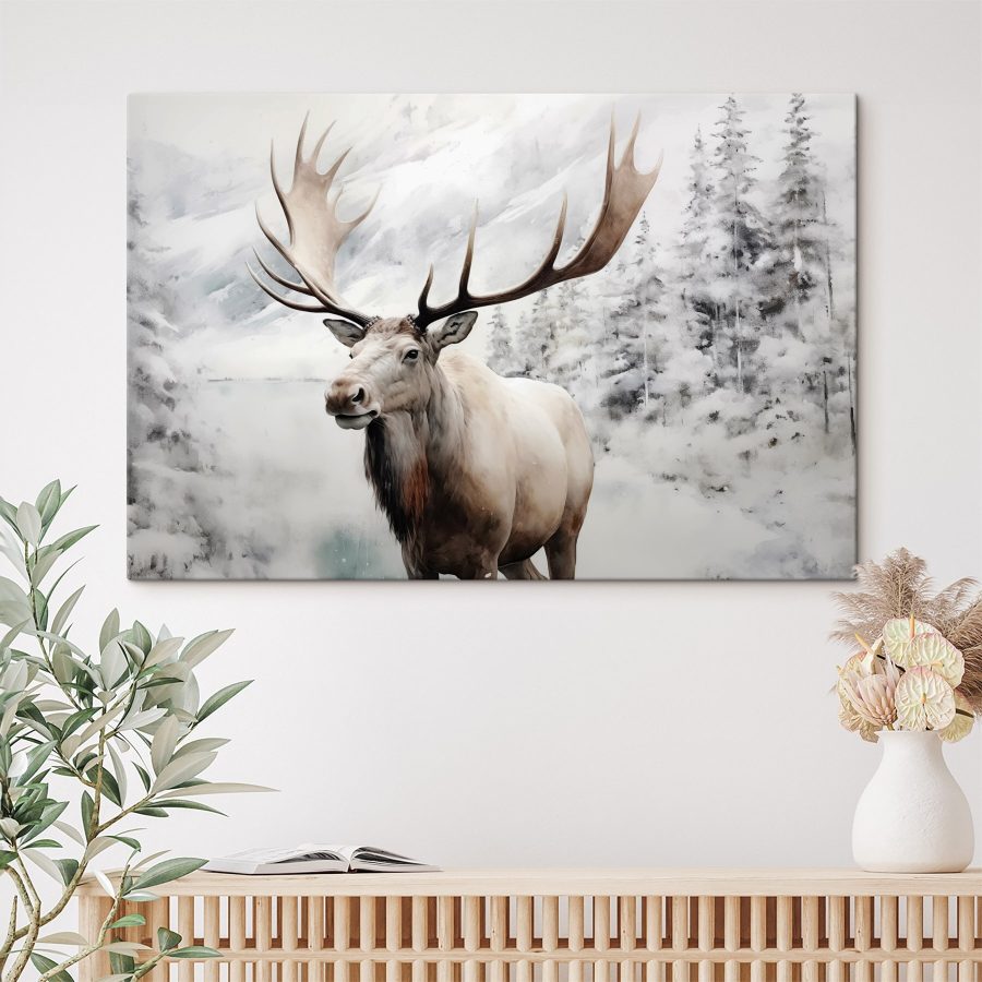 Eland met groot gewei in een besneeuwd bos