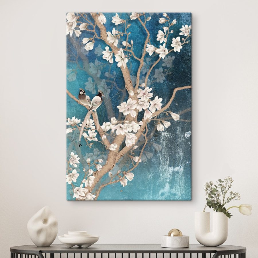 Boom met witte bloemen en vogels