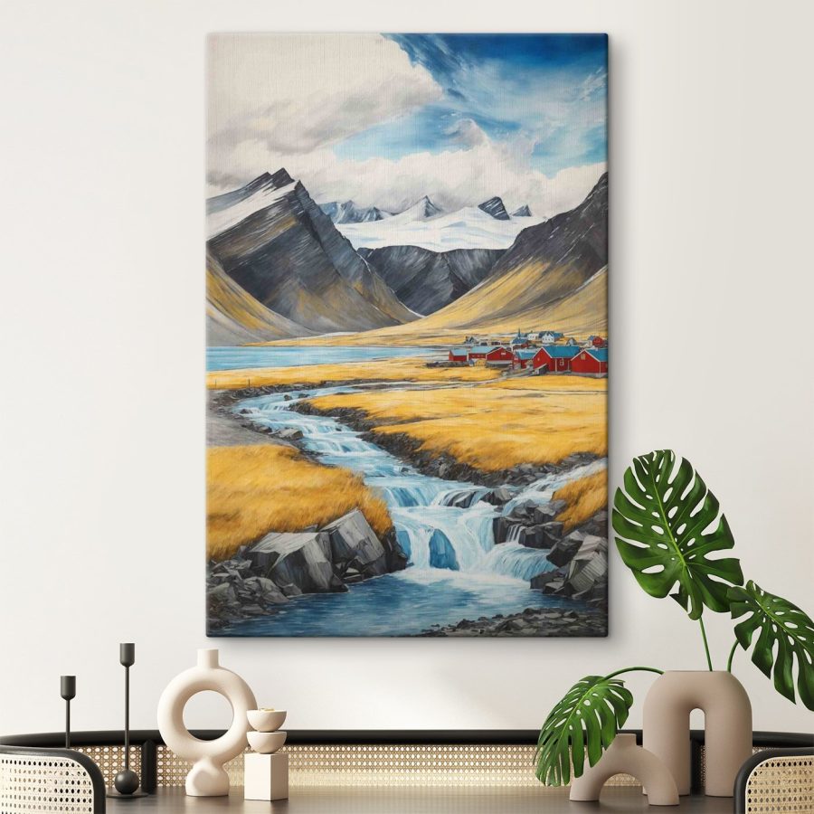 Rivier stroomt door een vallei met bergen en een dorp