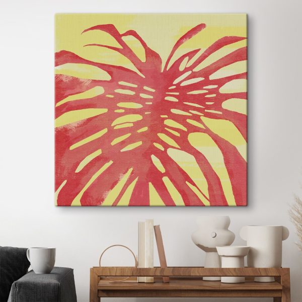 Rood blad op gele achtergrond Rood blad op gele achtergrond