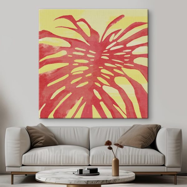 Rood blad op gele achtergrond Rood blad op gele achtergrond