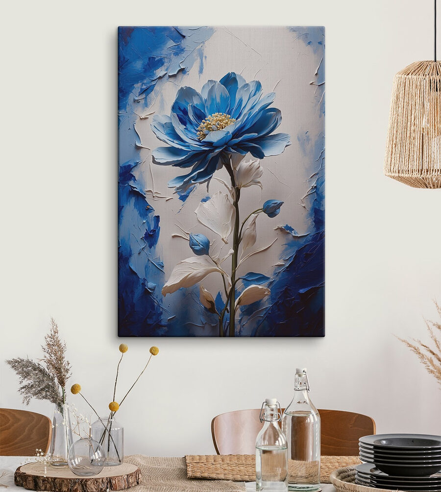 Blauwe bloem met witte bladeren