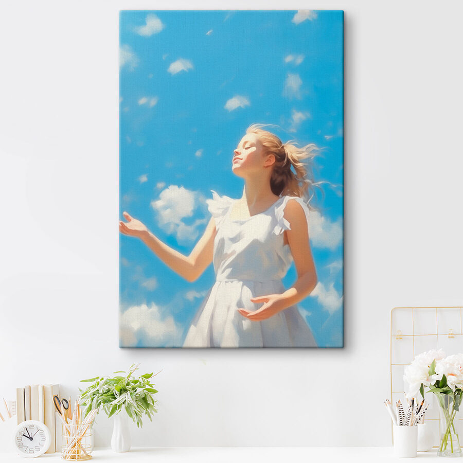 Vrouw in een witte jurk met haar armen in de lucht Vrouw in een witte jurk met haar armen in de lucht