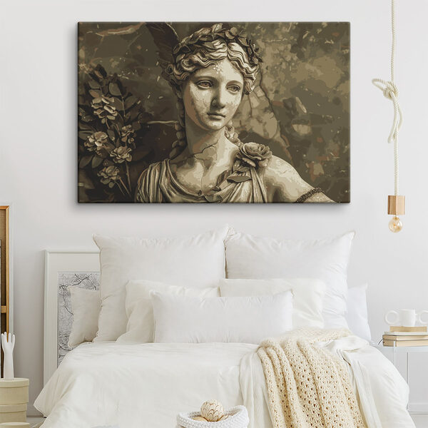 Beeld van een vrouw met veren in haar haar Beeld van een vrouw met veren in haar haar