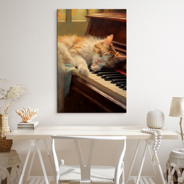 Kat slaapt op een piano Kat slaapt op een piano