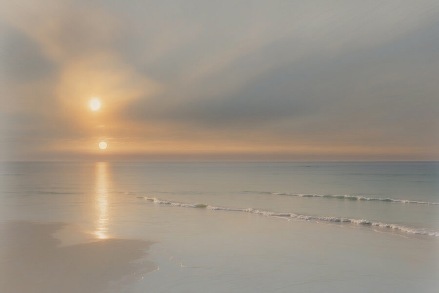 Zonsondergang boven een strand