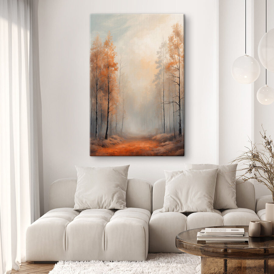 Mistig bos met bomen