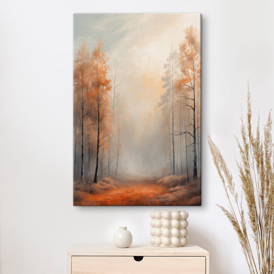 Mistig bos met bomen