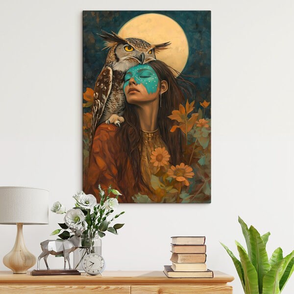 Schilderij van een vrouw met een uil op haar hoofd Schilderij van een vrouw met een uil op haar hoofd