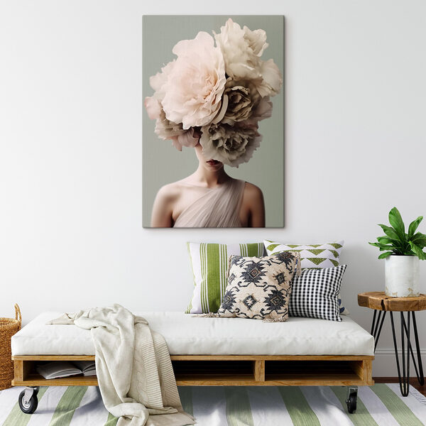 Vrouw met bloemen op haar hoofd Vrouw met bloemen op haar hoofd
