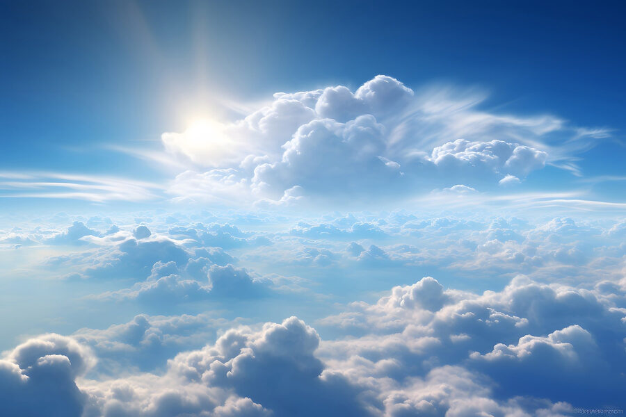 Wolken en blauwe lucht met wolken en de zon