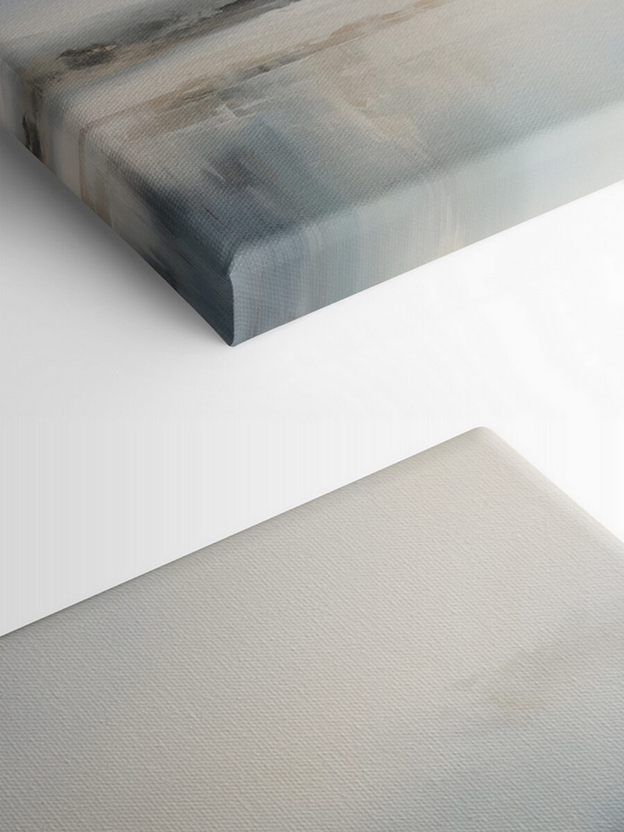 Schilderij van een landschap met water en mist