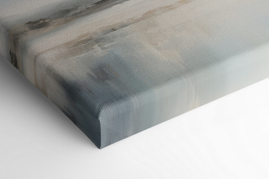 Schilderij van een landschap met water en mist