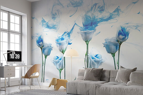 Groep bloemen met blauwe inkt in water Groep bloemen met blauwe inkt in water