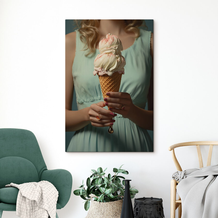 Vrouw met een ijshoorntje Vrouw met een ijshoorntje