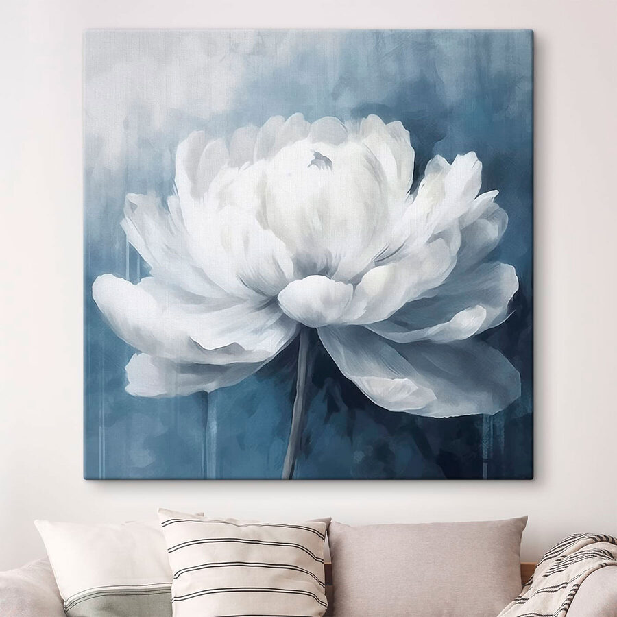 Witte bloem op blauwe achtergrond