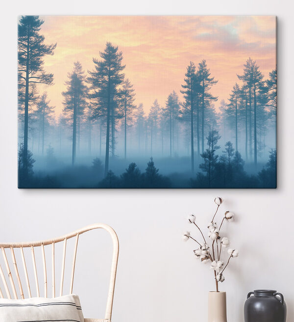 Mistig bos met bomen Mistig bos met bomen