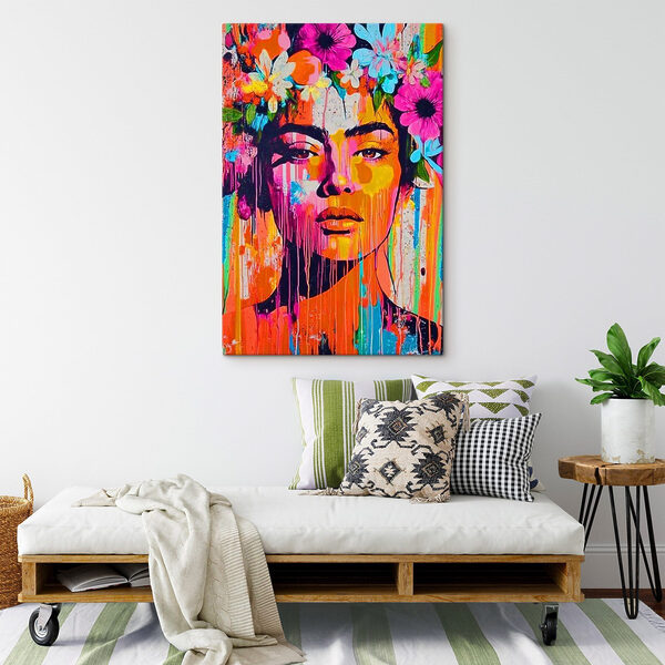 Schilderij van een vrouw met bloemen op haar hoofd Schilderij van een vrouw met bloemen op haar hoofd