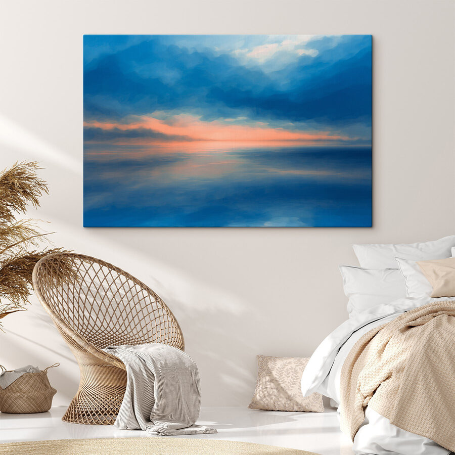 Blauwe en oranje lucht met wolken