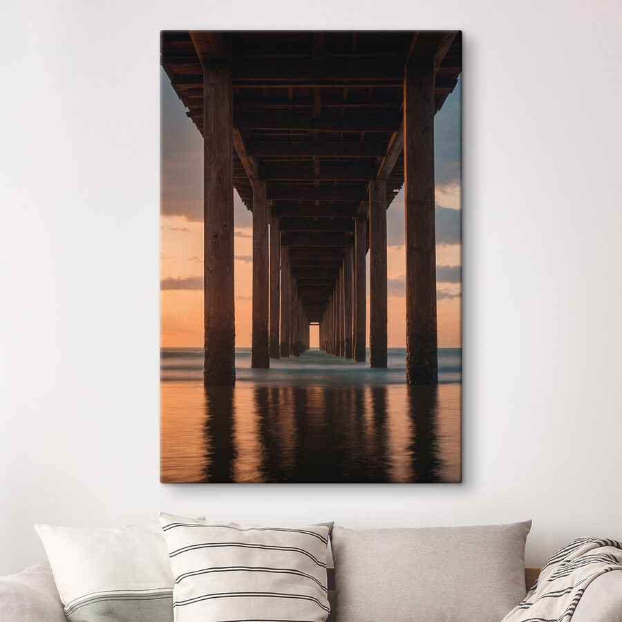 Houten brug in het water