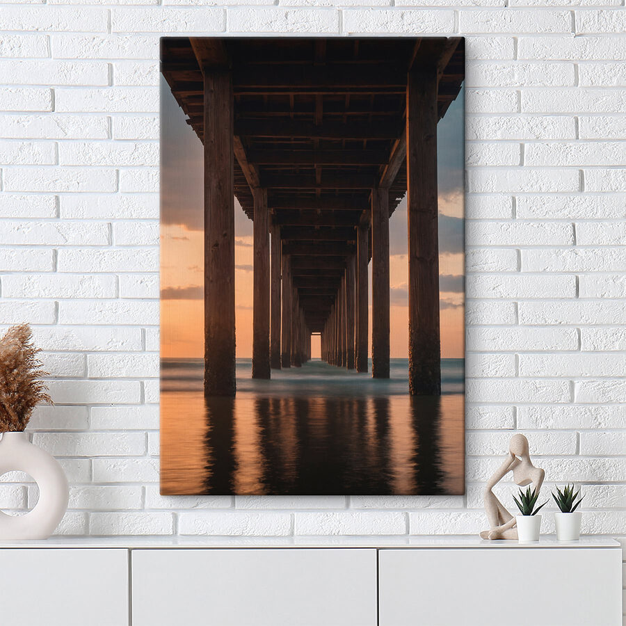Houten brug in het water