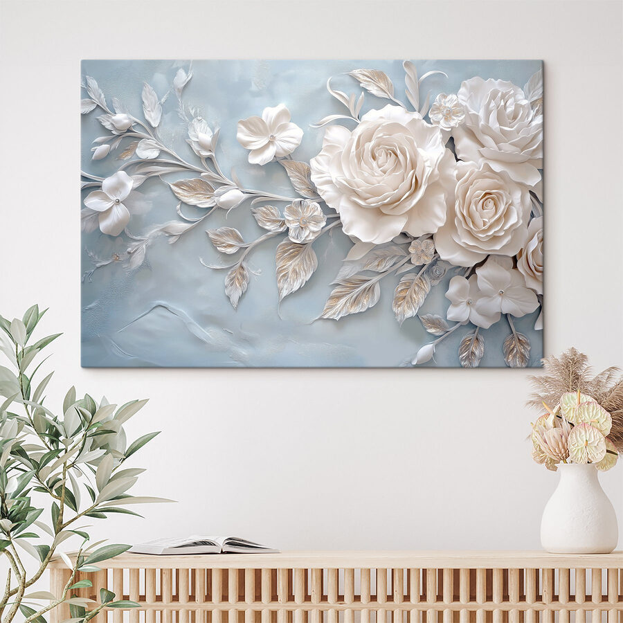 Witte bloemen en bladeren op een blauw oppervlak