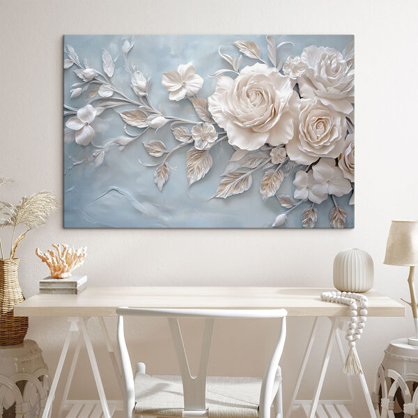 Witte bloemen en bladeren op een blauw oppervlak Witte bloemen en bladeren op een blauw oppervlak