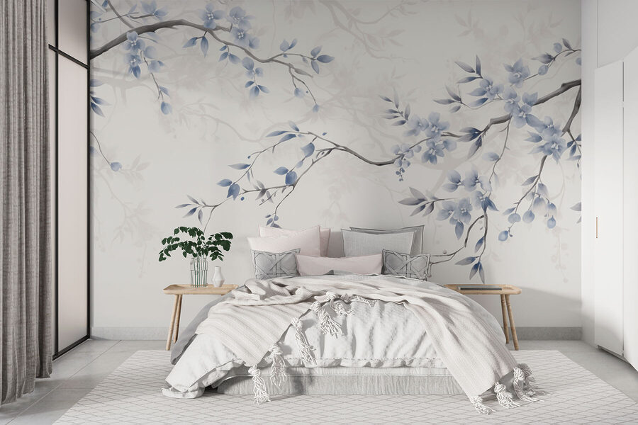 Tak met blauwe bloemen en bladeren