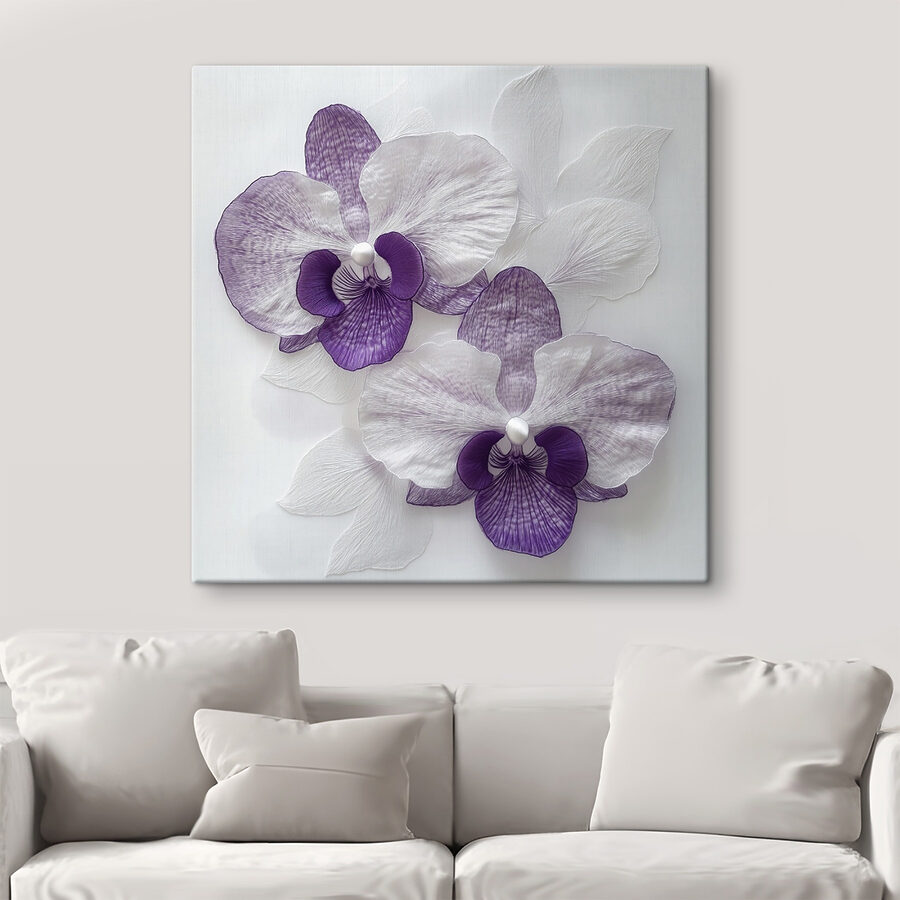 Paarse en witte bloemen op een wit oppervlak
