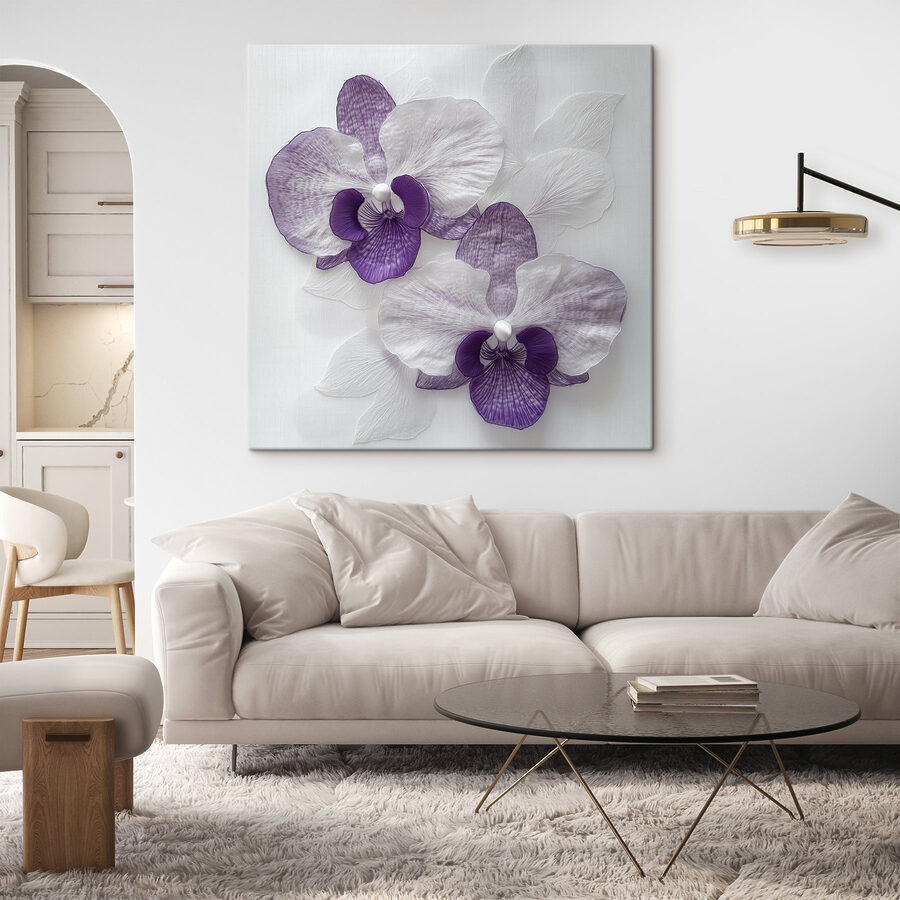 Paarse en witte bloemen op een wit oppervlak