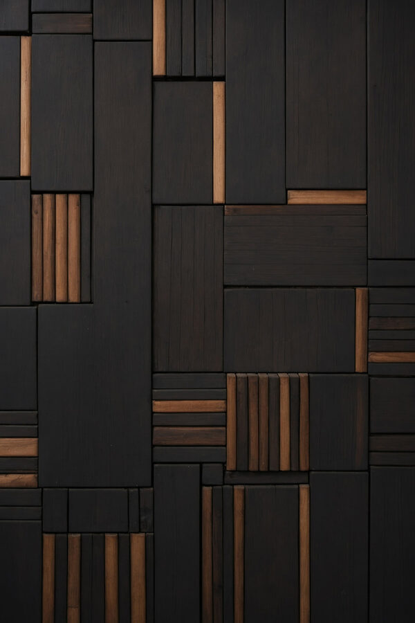 Wand van zwart en bruin hout Wand van zwart en bruin hout