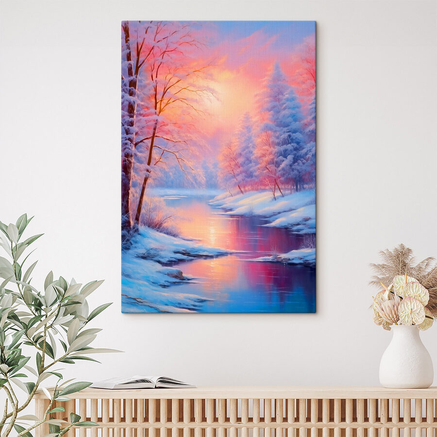 Rivier met besneeuwde bomen en een roze zonsondergang