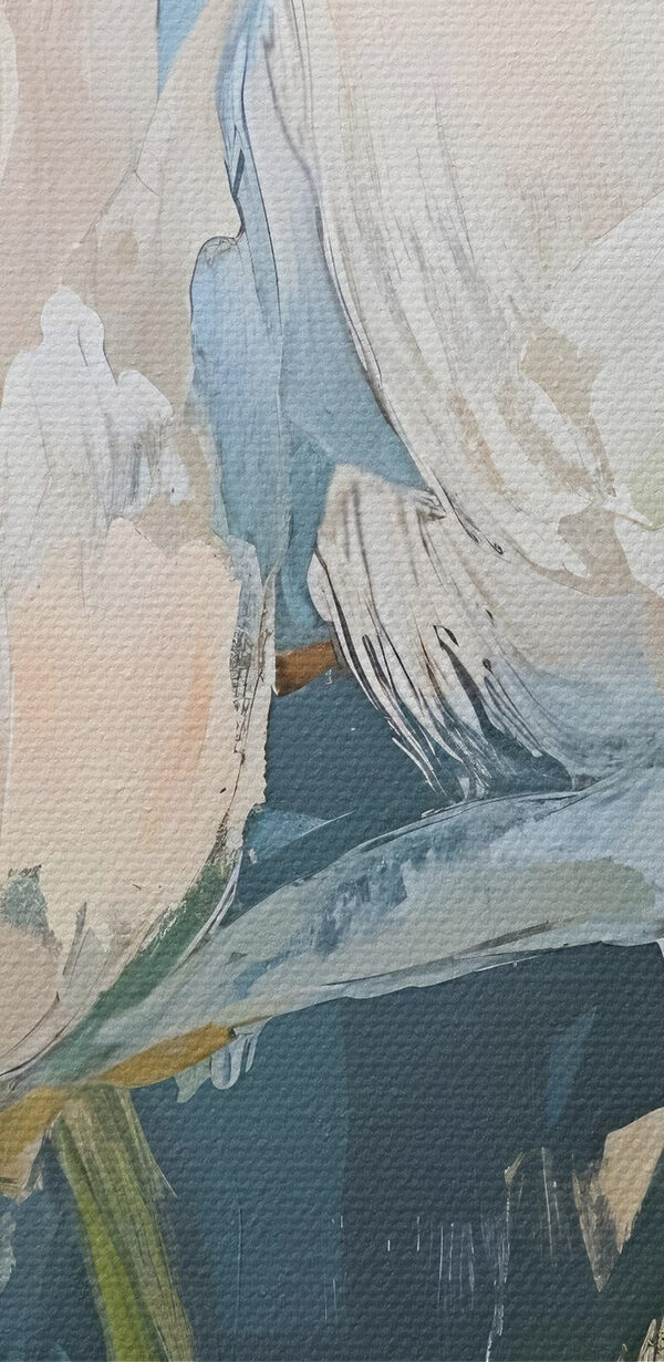 Schilderij van bloemen op een blauwe achtergrond Schilderij van bloemen op een blauwe achtergrond