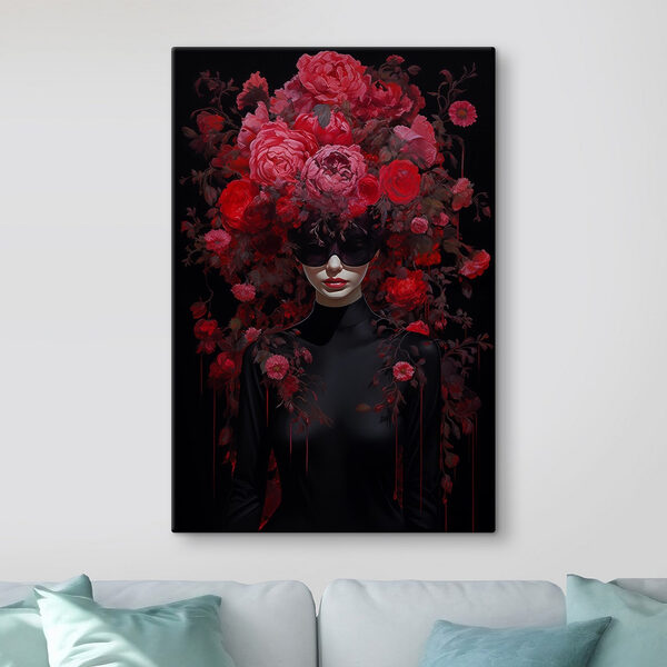 Vrouw met masker en bloemen op haar hoofd Vrouw met masker en bloemen op haar hoofd