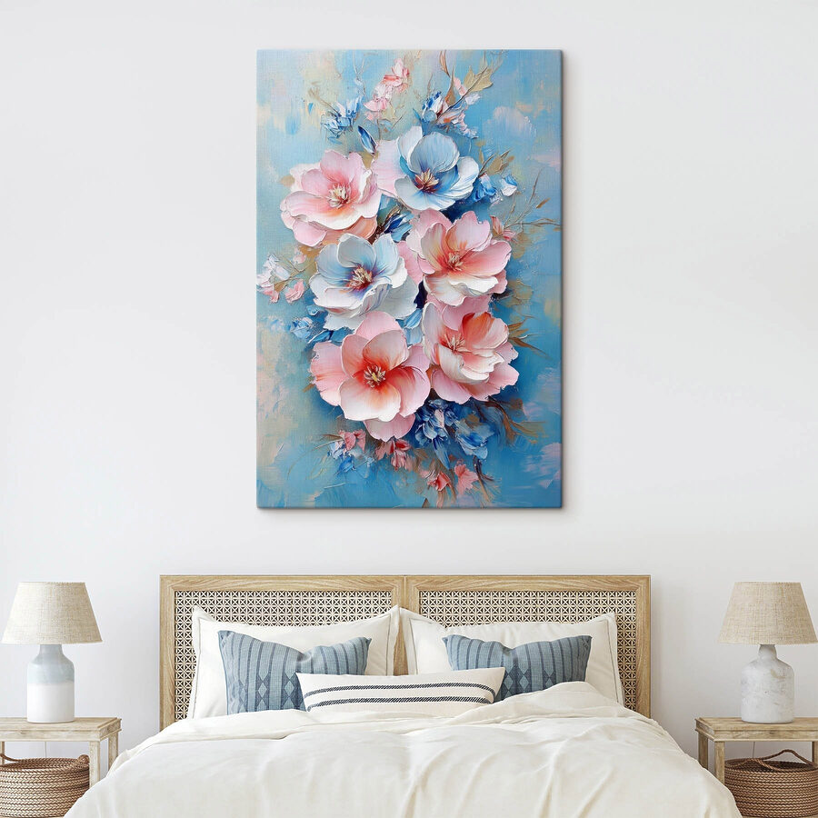 Schilderij van bloemen op een blauw oppervlak