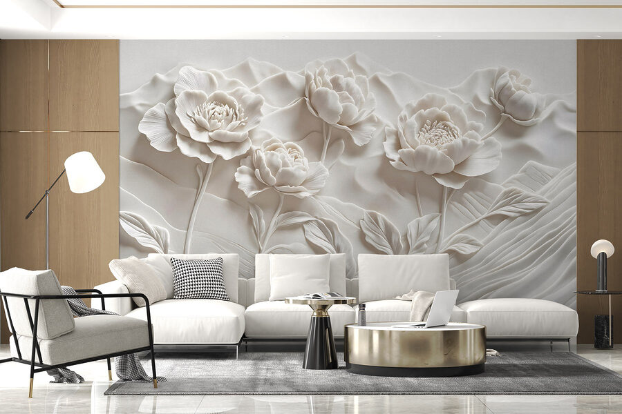 Snijwerk van witte bloemen op een muur