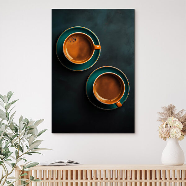 Twee kopjes koffie op schoteltjes Twee kopjes koffie op schoteltjes