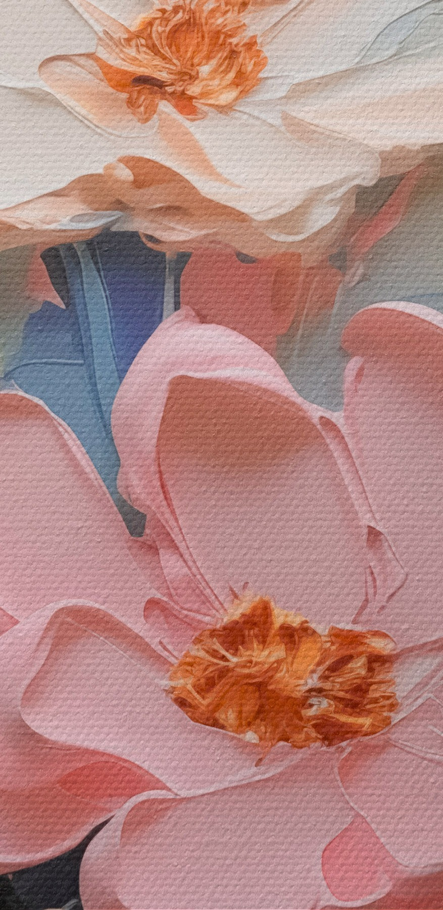 Schilderij van bloemen op een muur