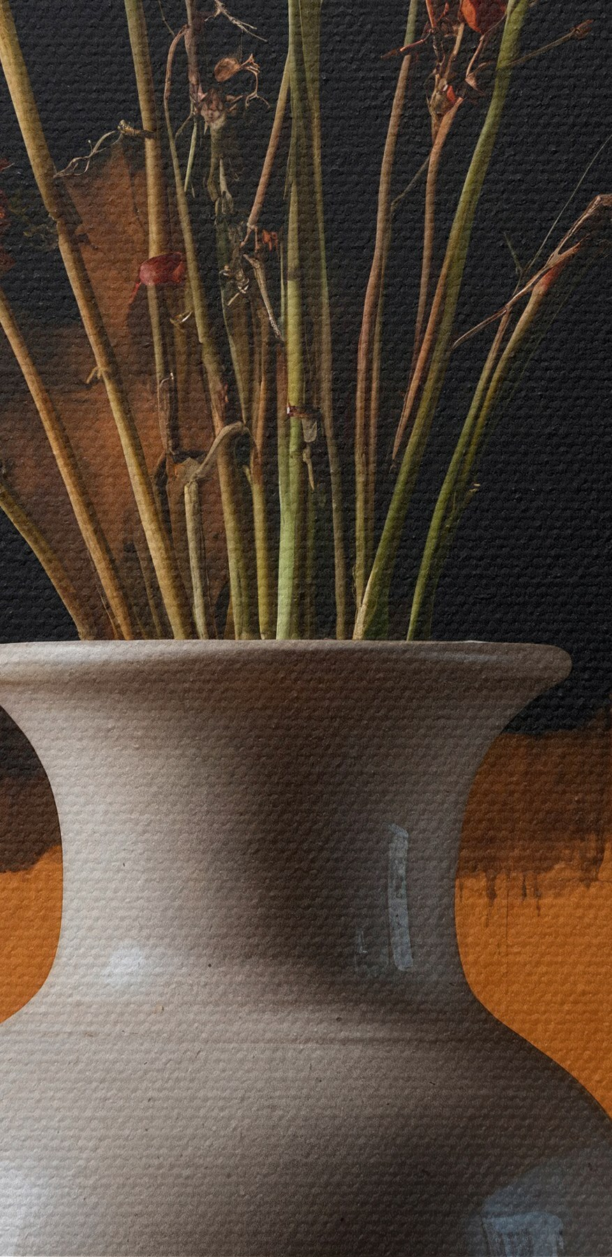 Vaas met gedroogde bloemen en sinaasappels