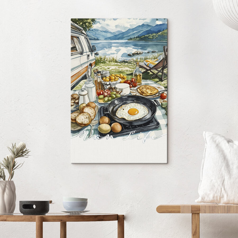 Tafel met eten en een pan erop Tafel met eten en een pan erop