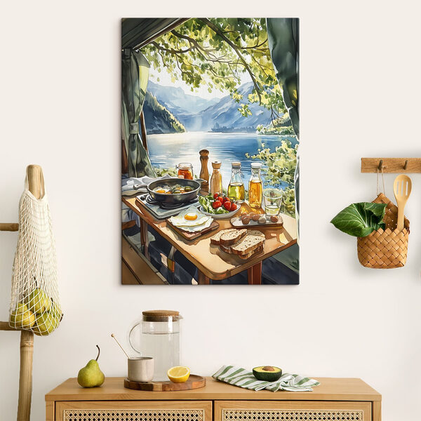 Tafel met eten en drinken bij een meer Tafel met eten en drinken bij een meer