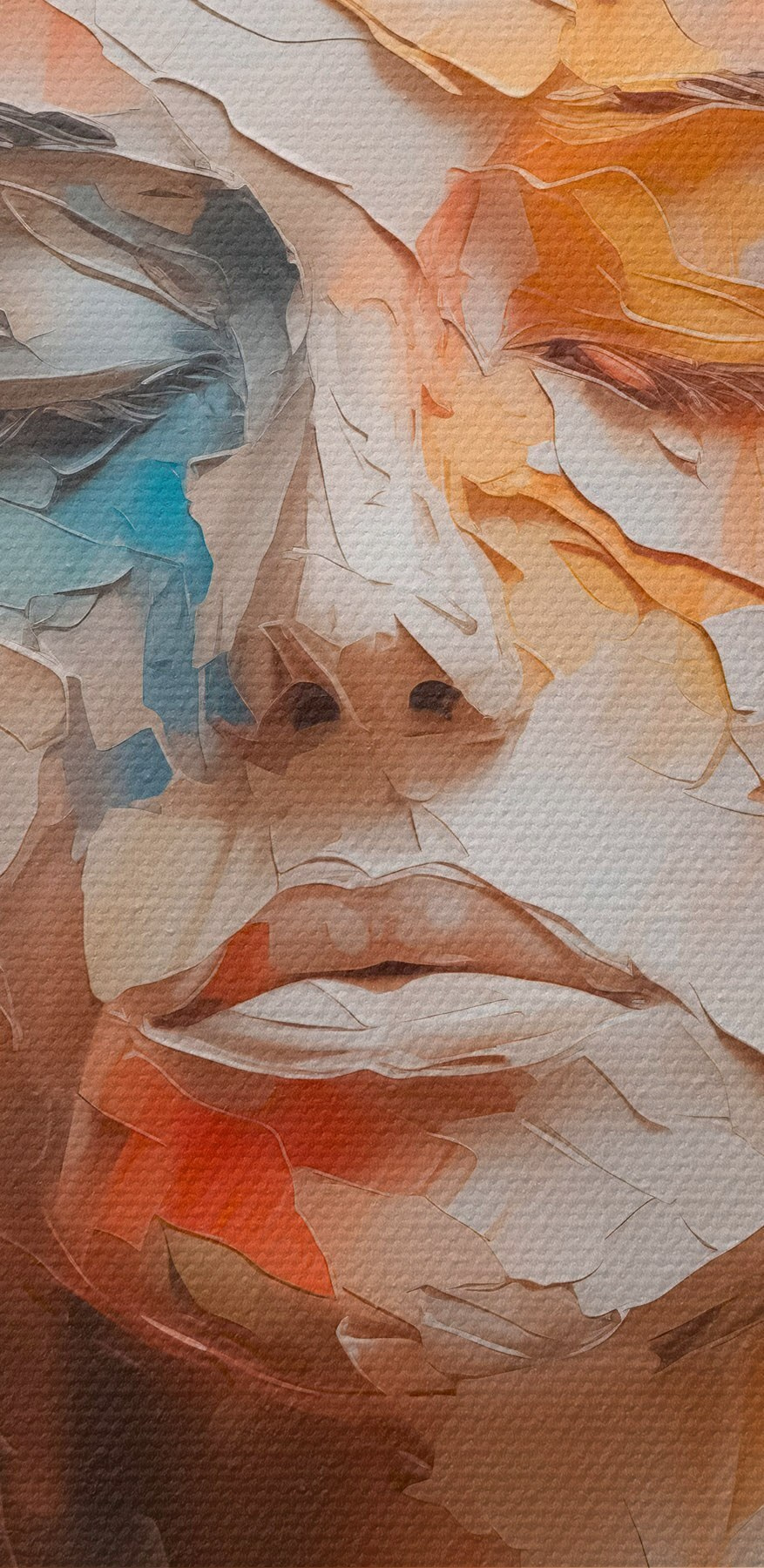 Vrouw’s gezicht bedekt met gescheurd papier Vrouw’s gezicht bedekt met gescheurd papier
